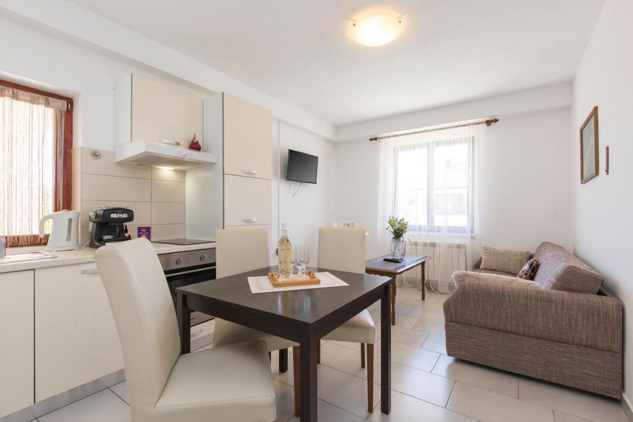 Apartmani Xenia & Desiderio Buzet Εξωτερικό φωτογραφία